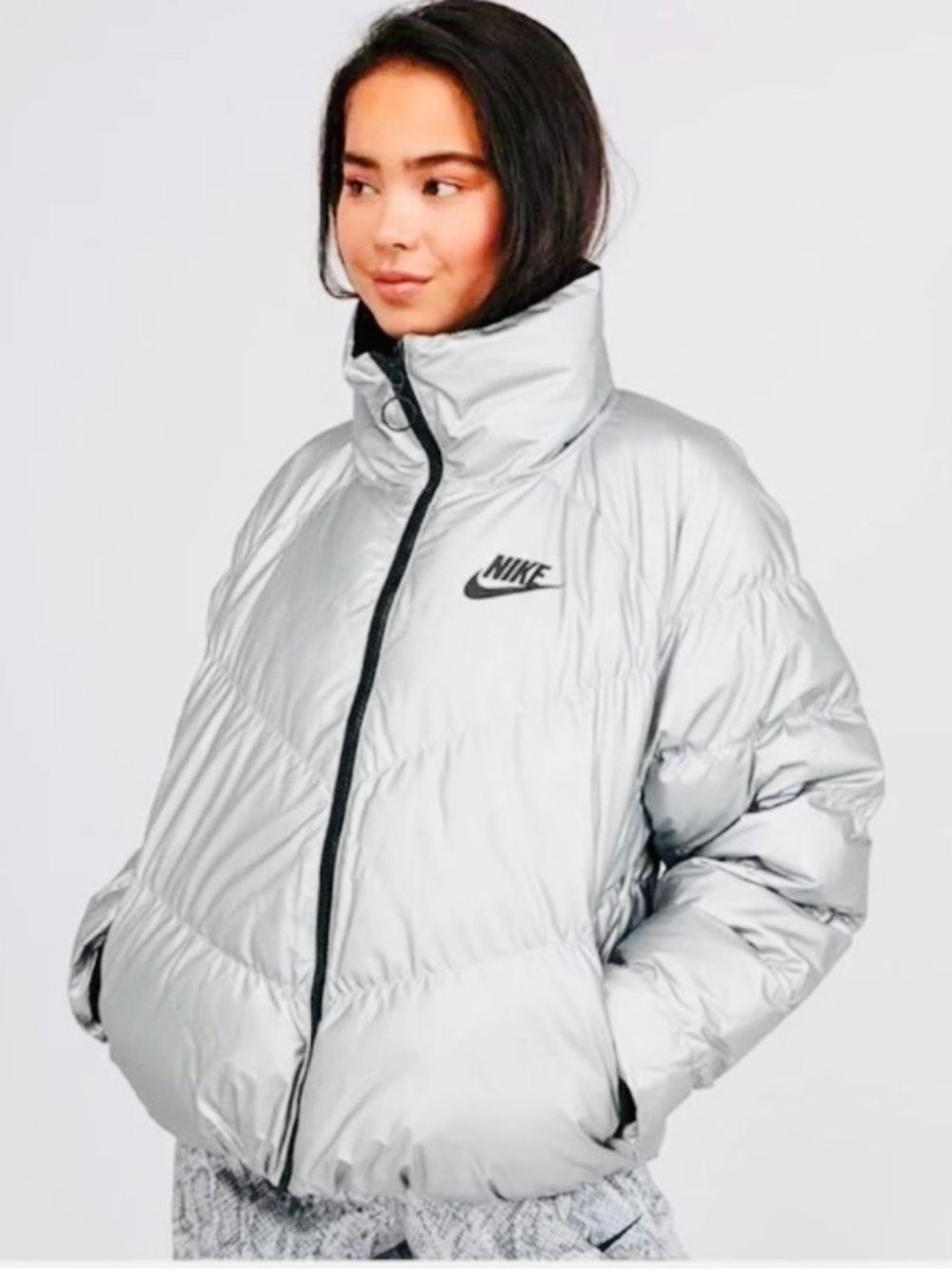 🛍️HOST PICK🍾🥂Nike Women’s Silver Puffer Jacket Size Medium